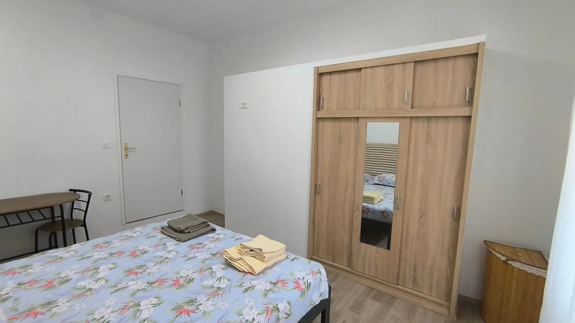 Apartment Ema Pula 0*,